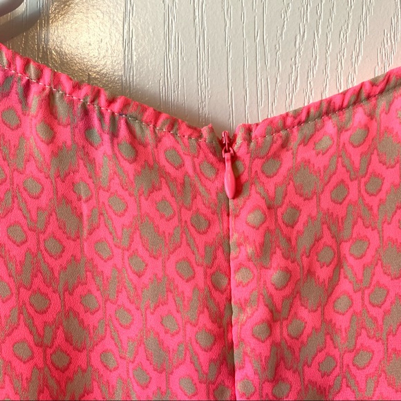 BUTTONS Geometric Print Neon Pink Romper—SZ. Lg - Picture 10 of 10